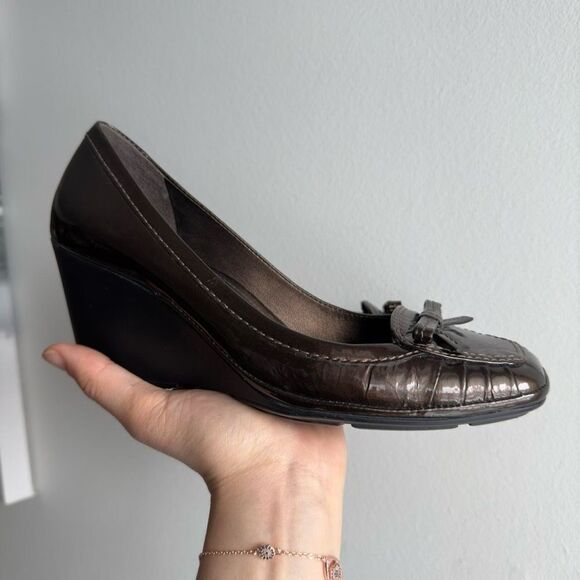 Adorable Y2k Bow wedge pump heels with glossy finish by Geox Respira - Picture 7 of 8